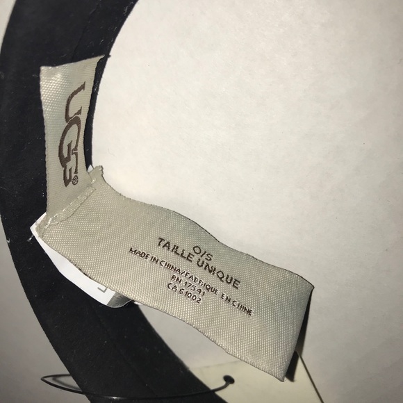 SOLD!! NWT Ugg Classic Sheepskin Earmuffs - Picture 3 of 6